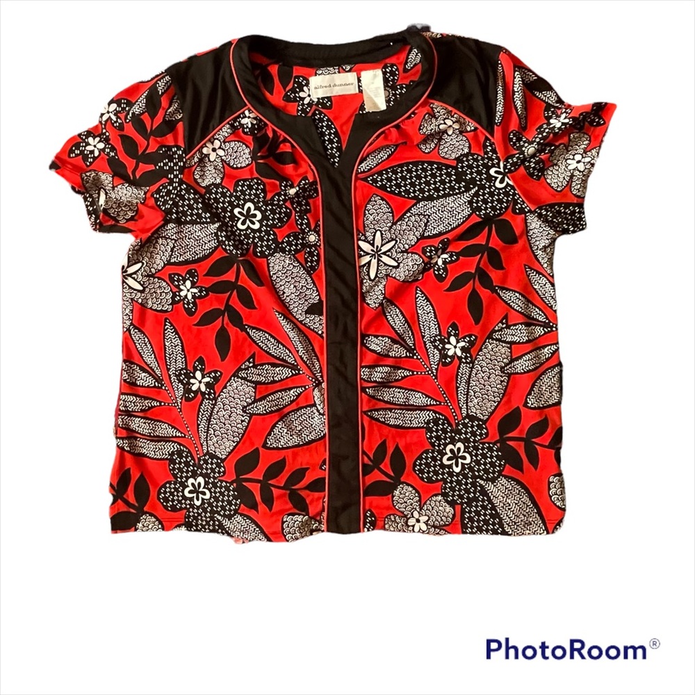 Alfred Dunner Red & Black Floral Top. Size Medium